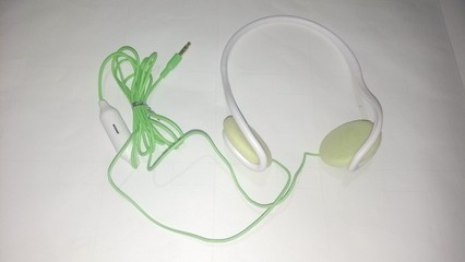 2014爆款头戴耳机(无麦克风) 立体音质，品质无忧